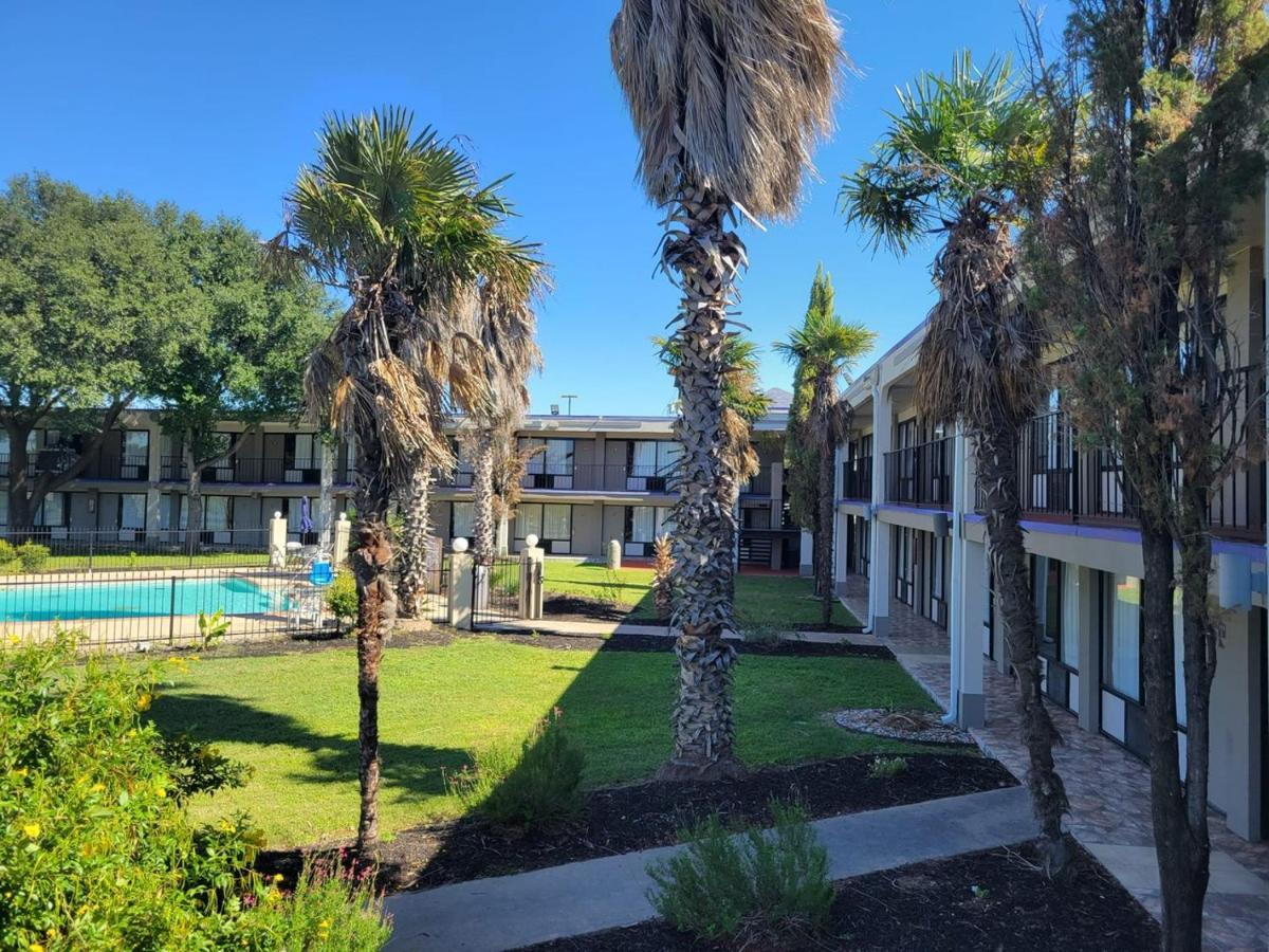 Knights Inn San Antonio Near Frost Bank Center Dış mekan fotoğraf